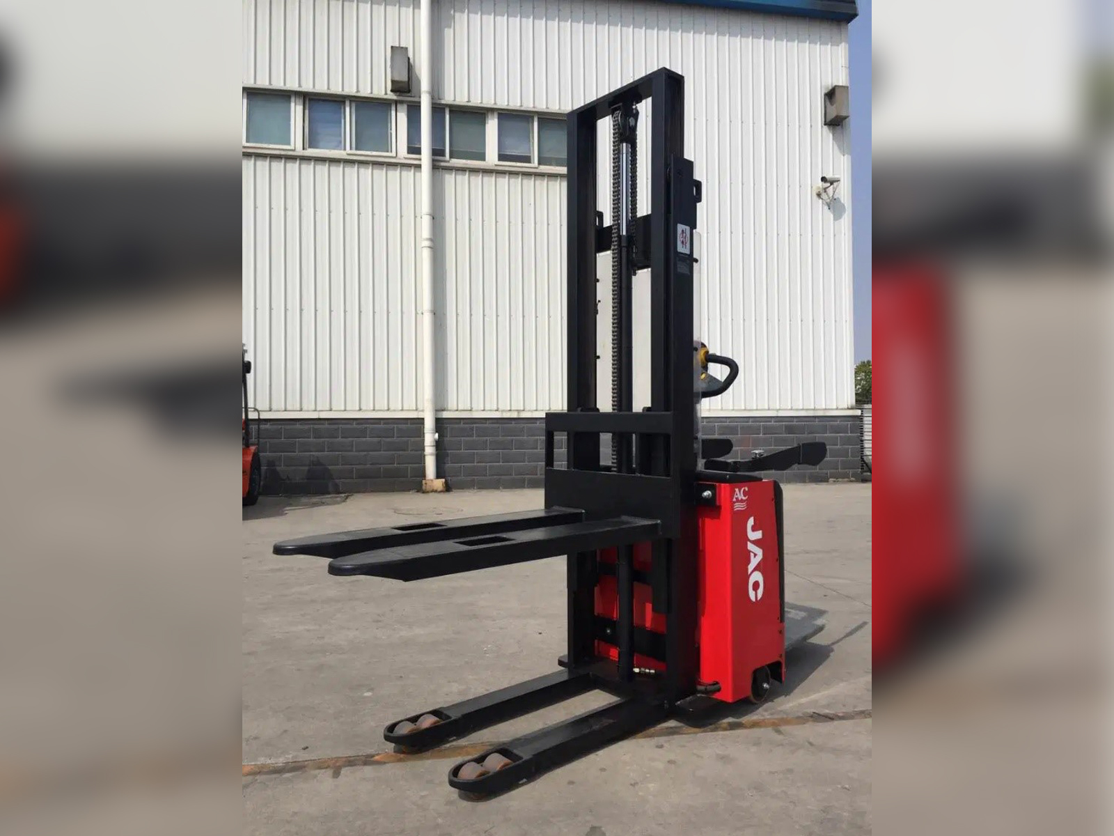 JAC CDD15 Stand-Up Type